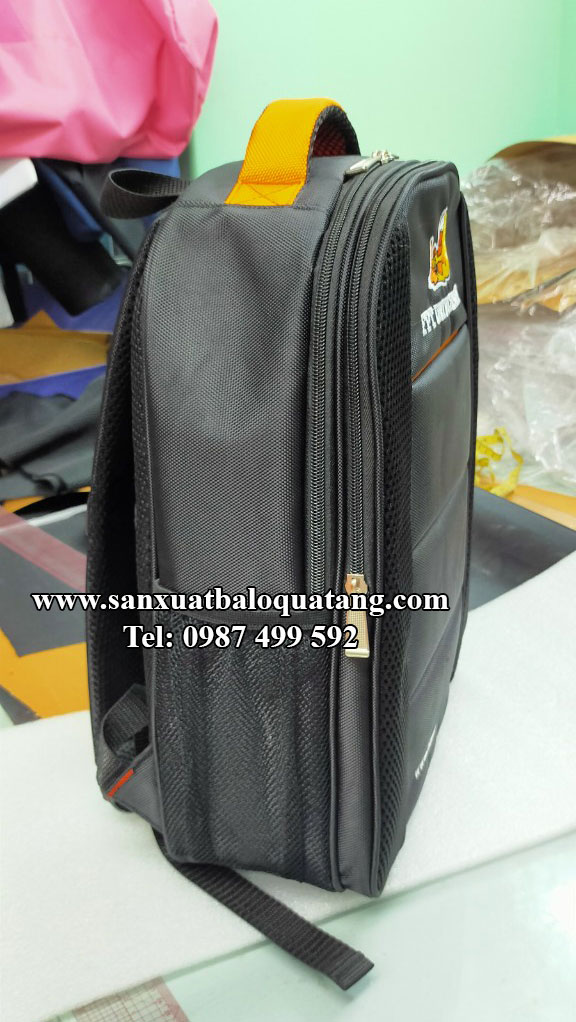 thiết kế balo quà tặng trường FPT