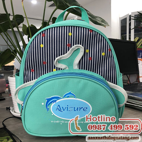 Balo tre em in logo thuong hieu